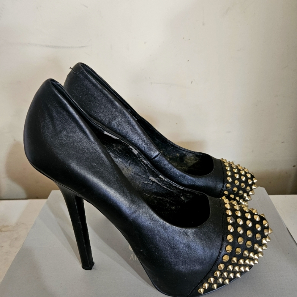 Steve Maden shoe size 10
